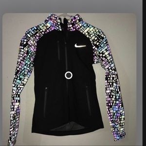 Nike Mens Medium Hyper-shield Reflective Jacket.